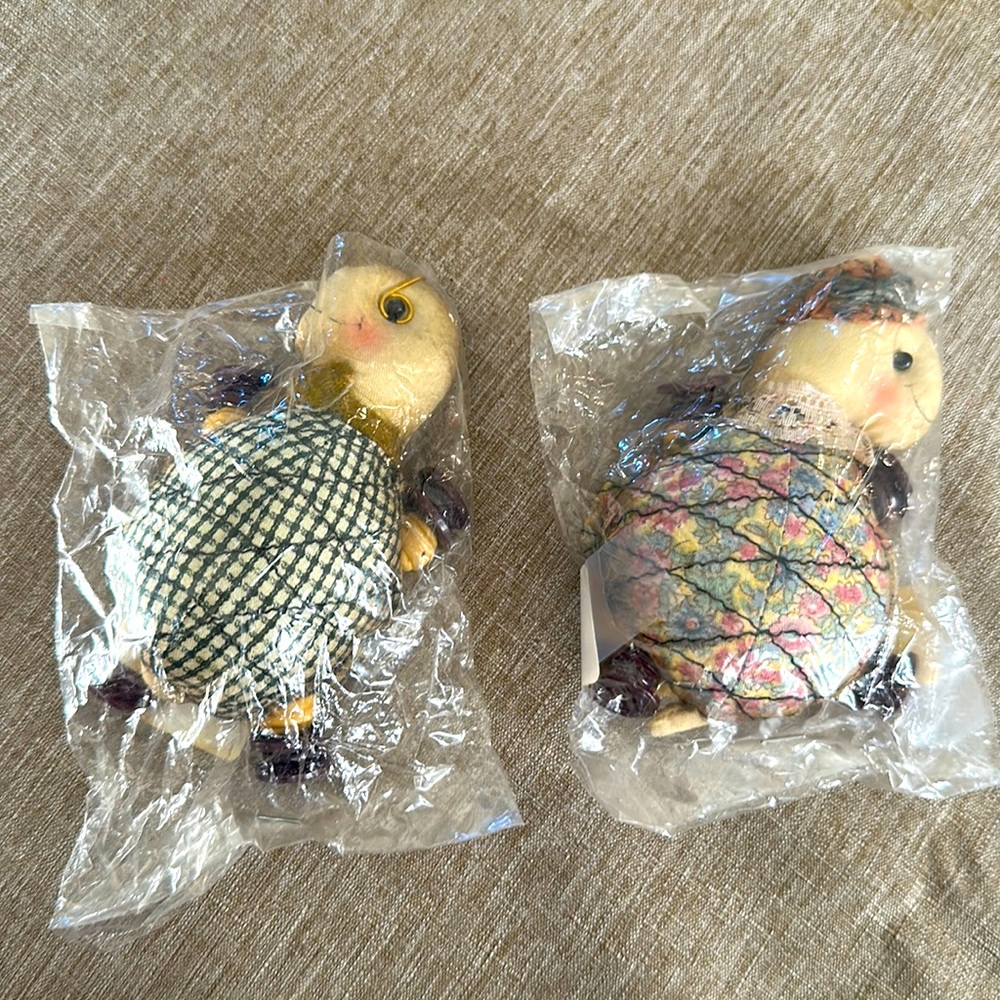 2 sets Fab Turtle magnets,soft, cloth, lace button materials NEW